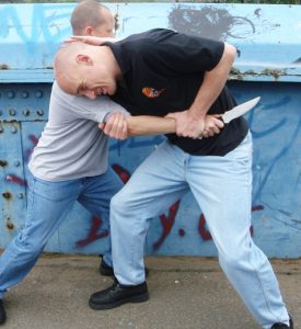 آموزش دفاع شخصی با چاقو